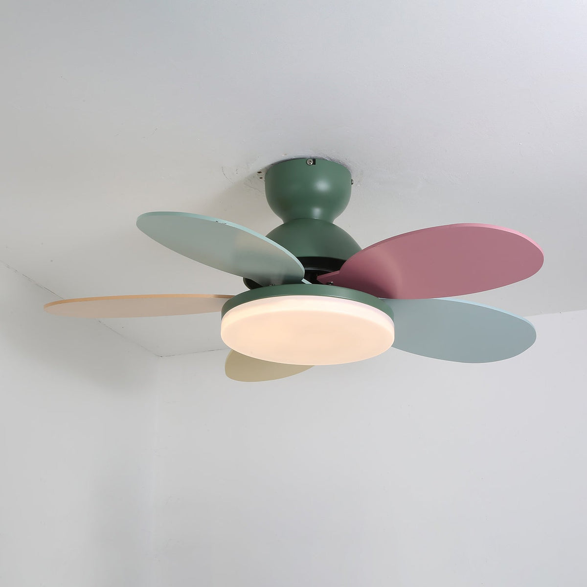 Petalo Ceiling Fan Light — product view 4