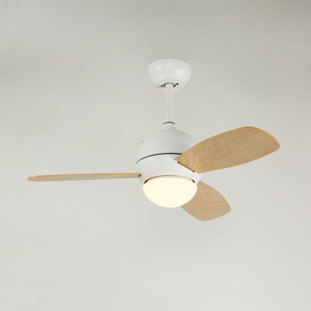 Vento Ceiling Fan Light — product view 3