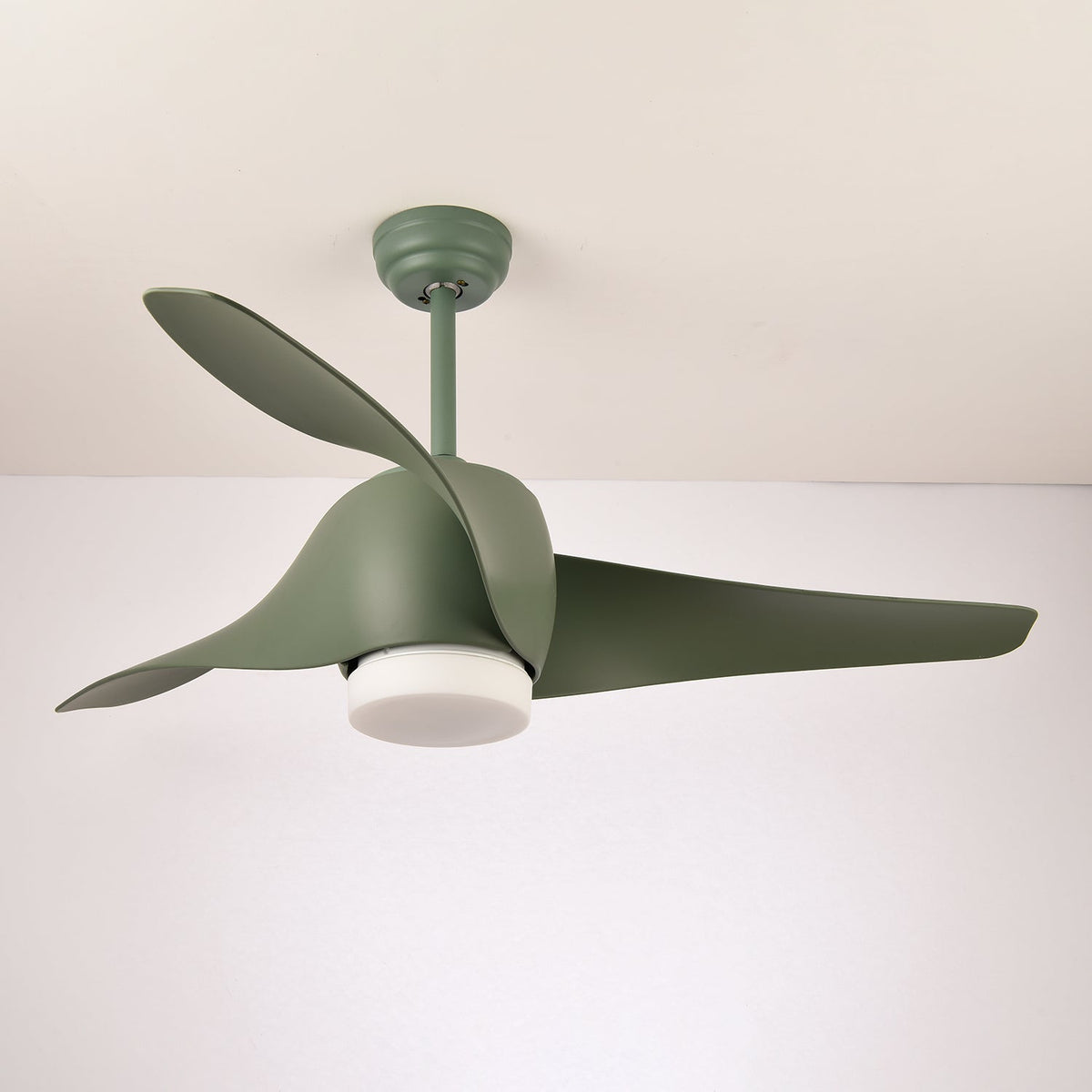 Verdantia Aero Ceiling Fan Light — product view 9